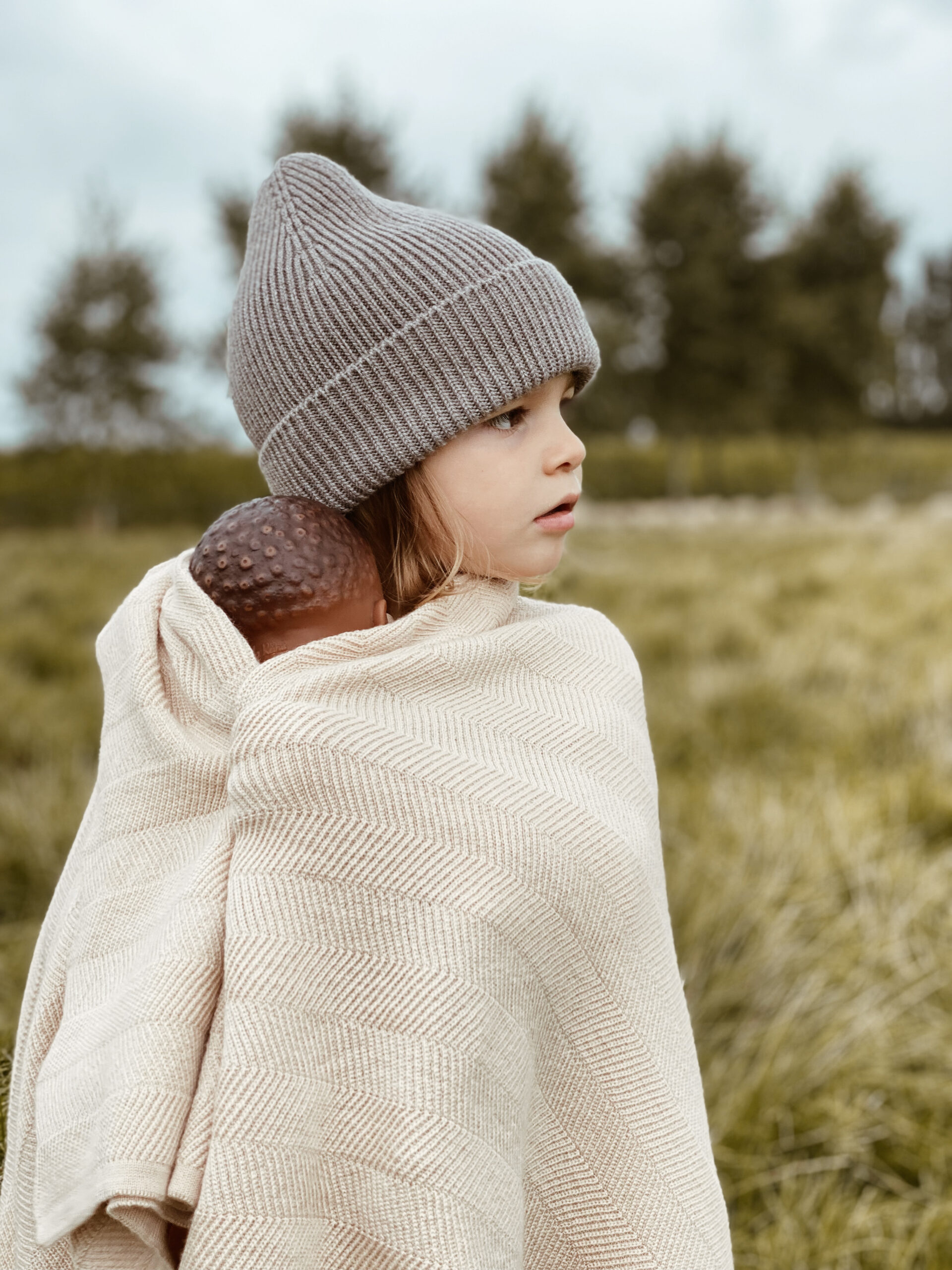 Hvid Beanie Fonzie Otter (2-5y) - Afbeelding 2