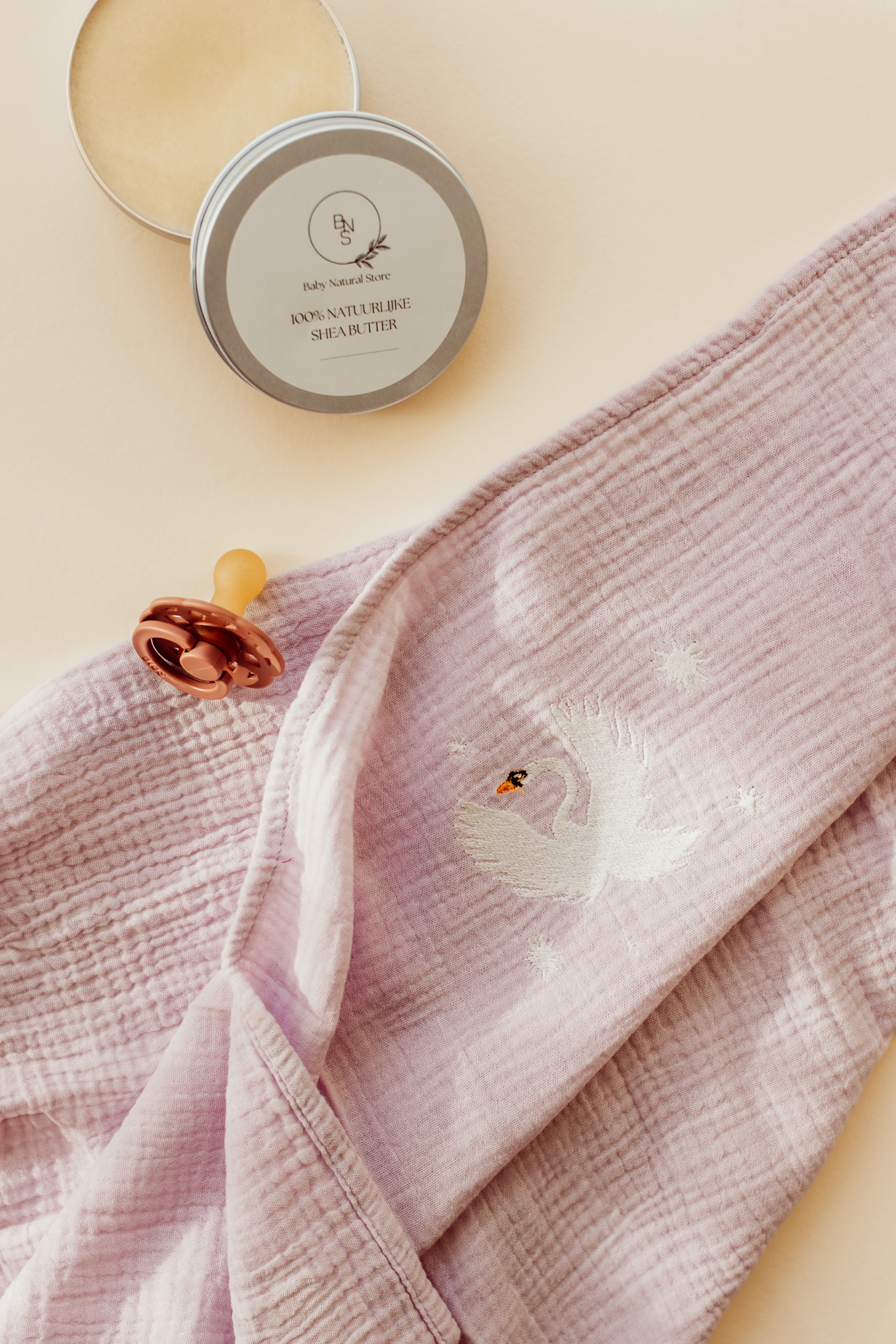 Hydrofiele doek van Atelier Pomme | Lucky Lila Swan - Afbeelding 2