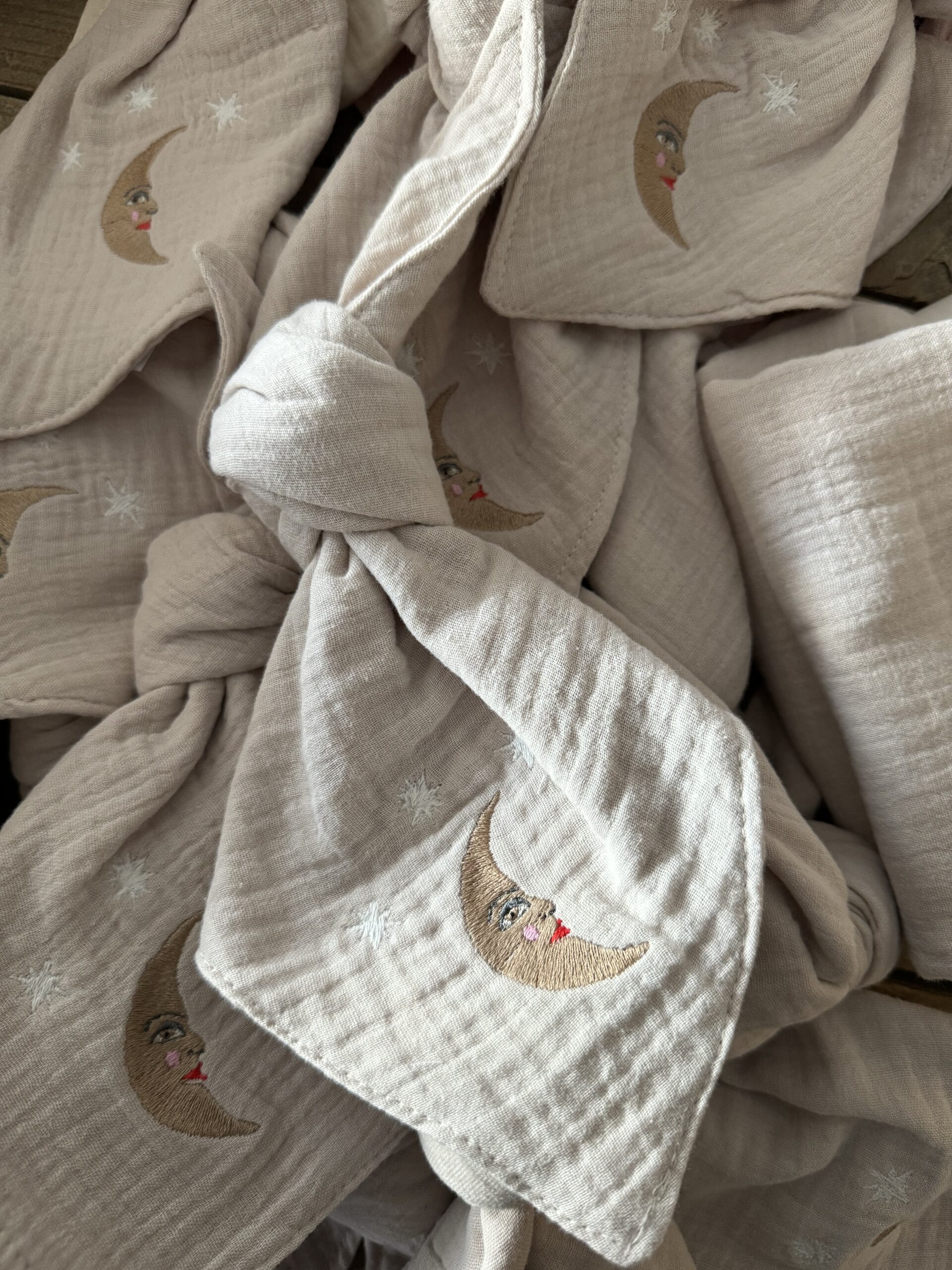 Atelier Pomme speendoekje | Bonjour Beige Moon - Afbeelding 2